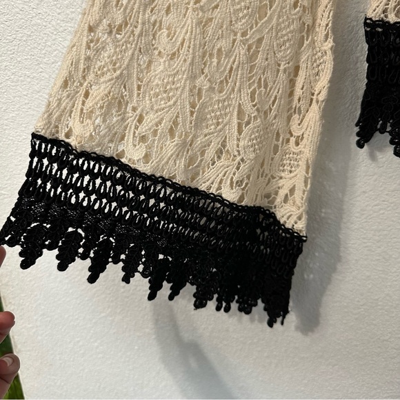 Dress The Population Crochet Bell Sleeve Top Size M - Picture 5 of 6